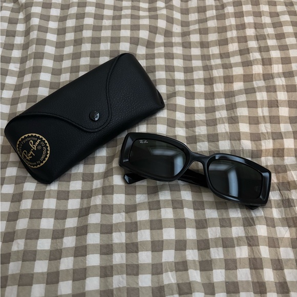 Ray-Ban Black Sunglasses with Case - Picture 1 of 3